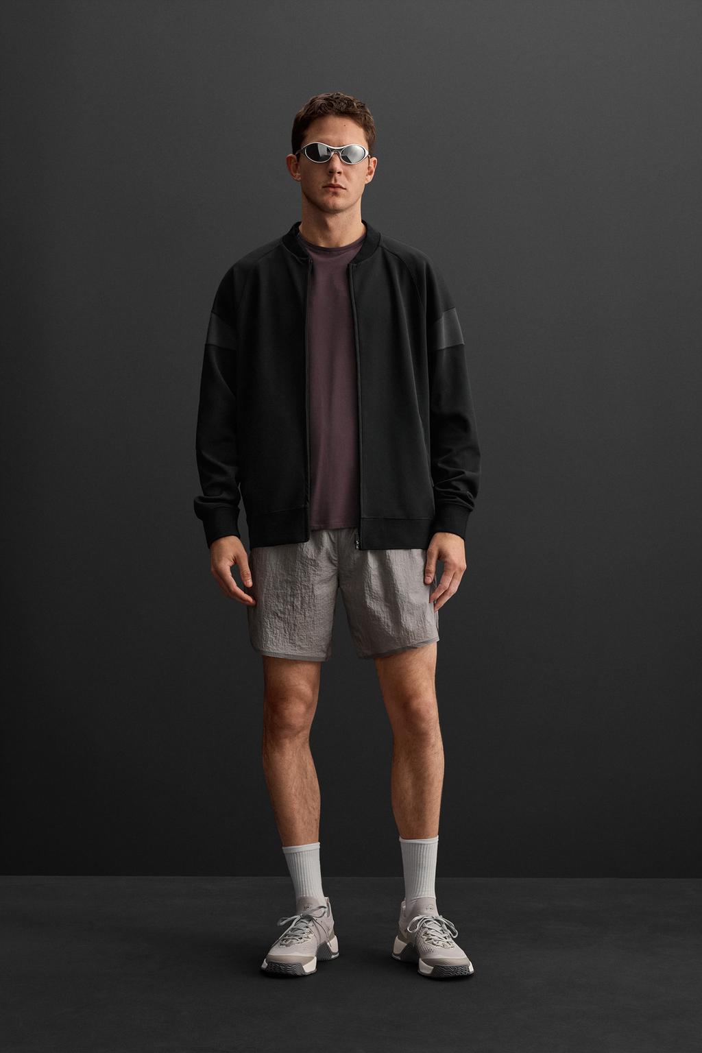

Техническая толстовка на молнии ZARA, черный