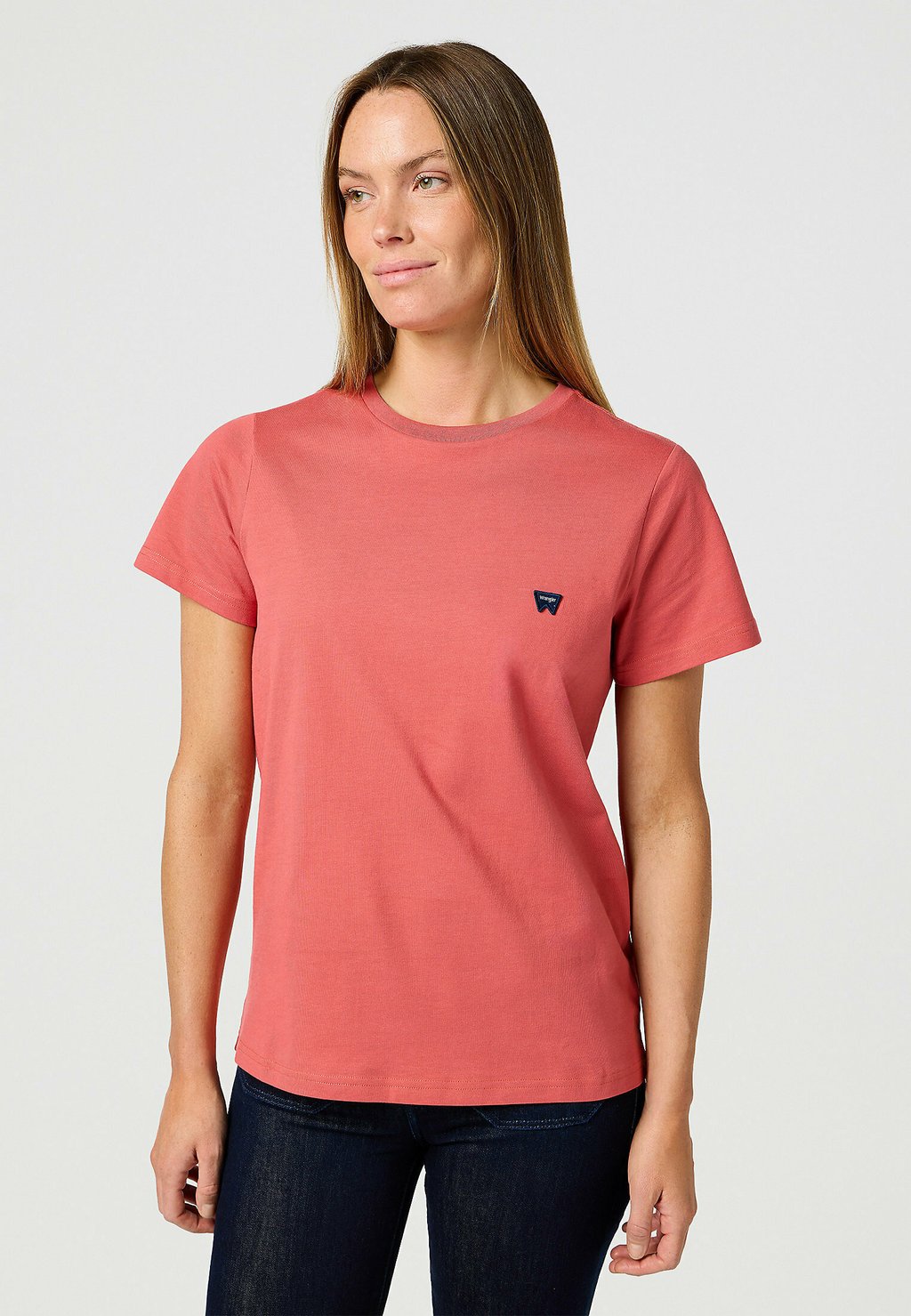 

Базовая футболка REGULAR TEE Wrangler, светло-красный
