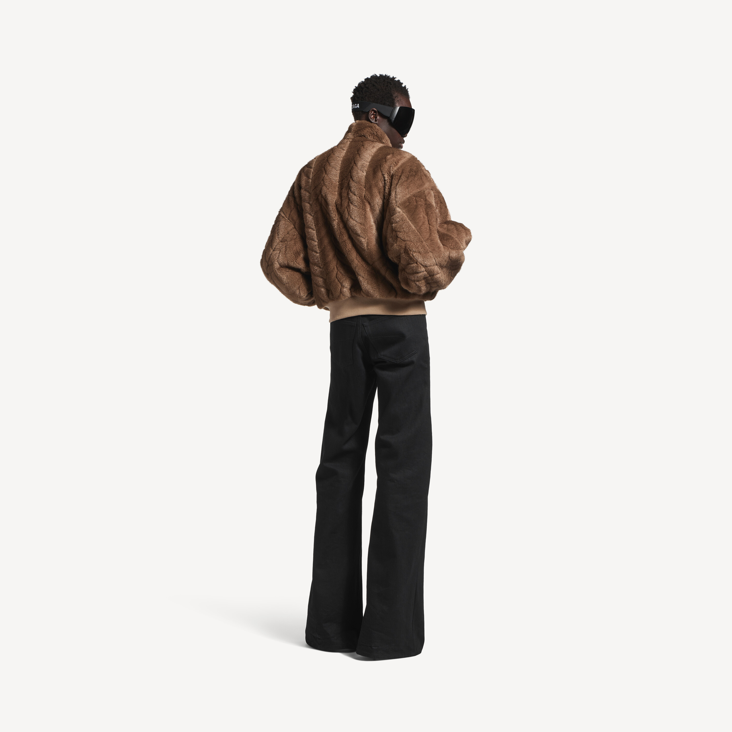 BALENCIAGA Женская укороченная куртка коричневого цвета — фото 4