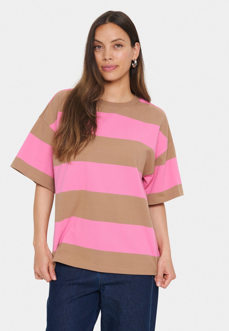 

Футболка Saint Tropez HAFRUNSZ, Tigess Eye Orchid Block Stripe/Pink, Розовый, Футболка Saint Tropez HAFRUNSZ, Tigess Eye Orchid Block Stripe/Pink