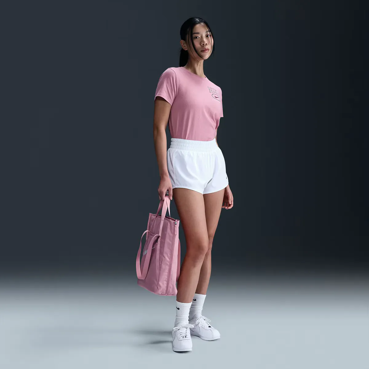 

Женская футболка Nike Sportswear Club, цвет Rosa
