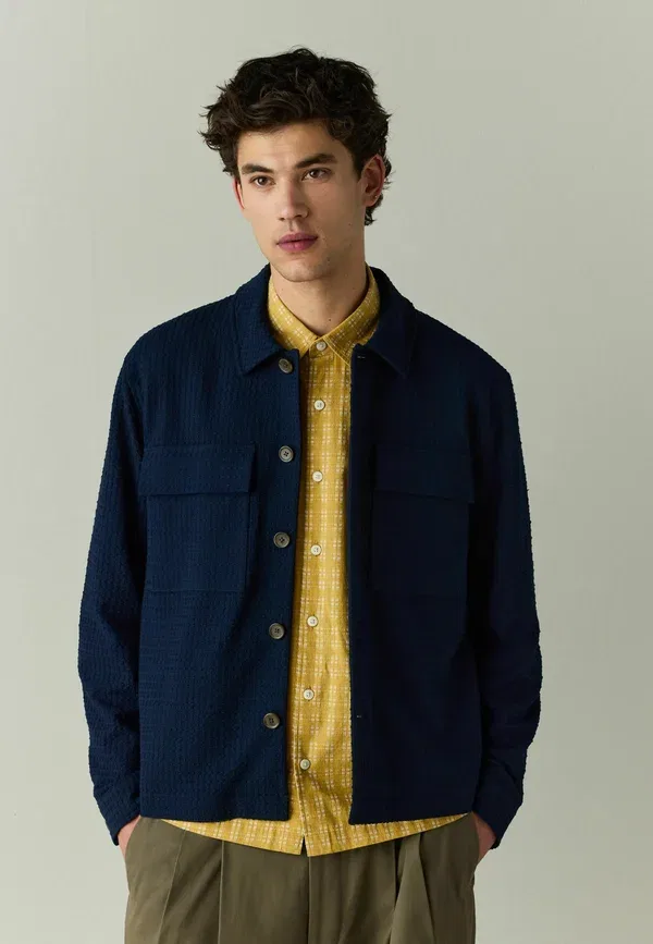 Куртка Regular fit smart textured twin pocket shacket, бренд Next, цвет темно-синий