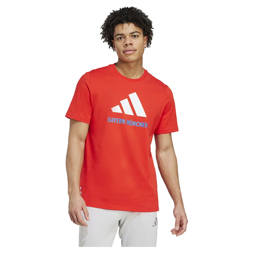 

Футболка с коротким рукавом adidas FC Bayern Seasonal Graphic, красный