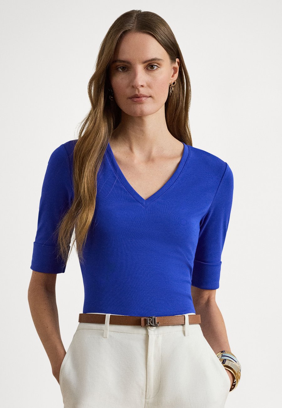 

Футболка Lauren Ralph Lauren STRETCH COTTON ELBOW-SLEEVE V-NECK TEE, Cruise Royal/Royal Blue, Синий, Футболка Lauren Ralph Lauren STRETCH COTTON ELBOW-SLEEVE V-NECK TEE, Cruise Royal/Royal Blue