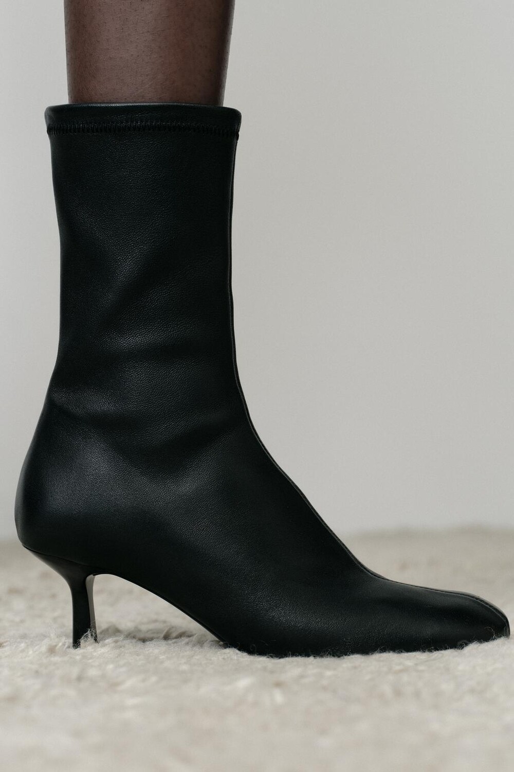

Мягкие кожаные ботинки ZARA, черный