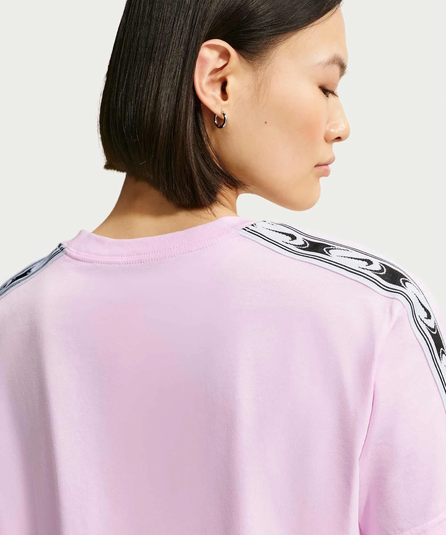 Женская футболка Nike Sportswear Classic Loose Cropped T-Shirt — фото 2