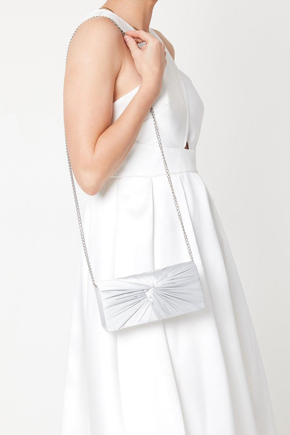 

Атласный клатч Beauty Twist спереди Dorothy Perkins, серебро