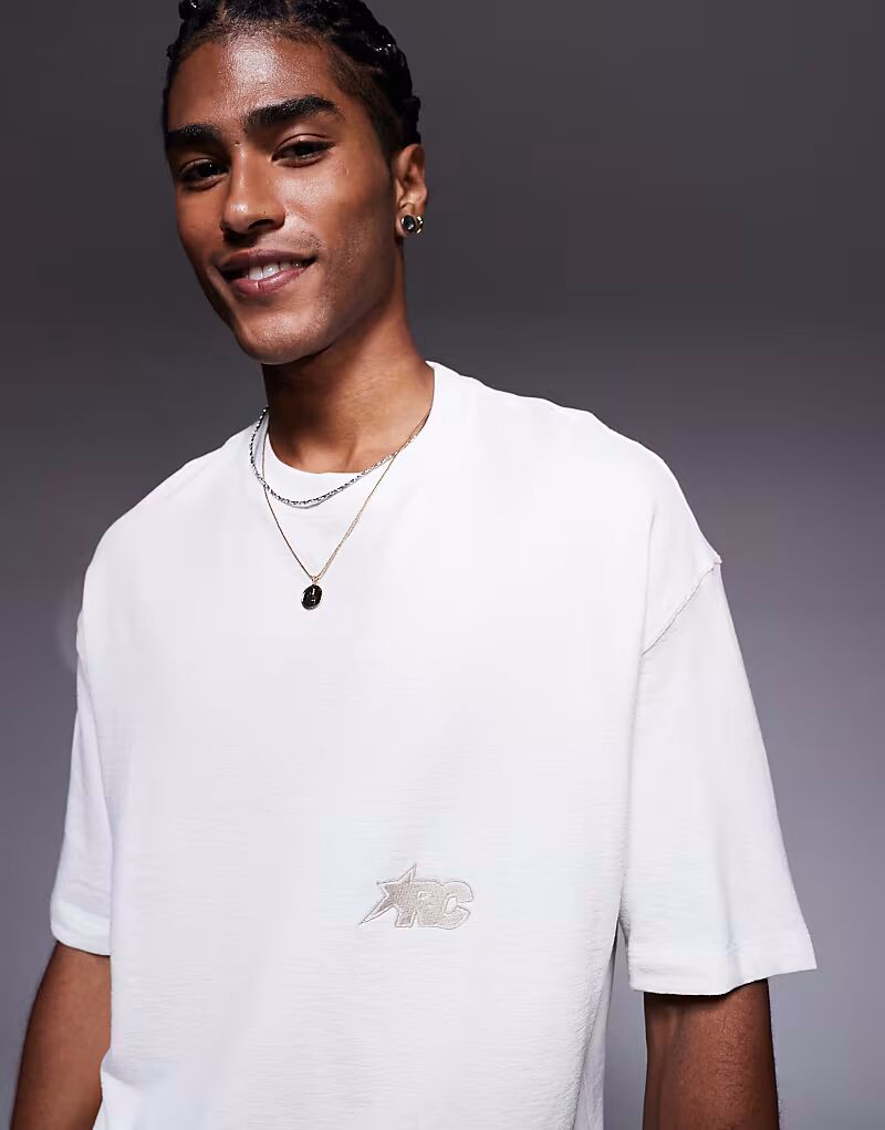 

Футболка Bershka arc кремового цвета