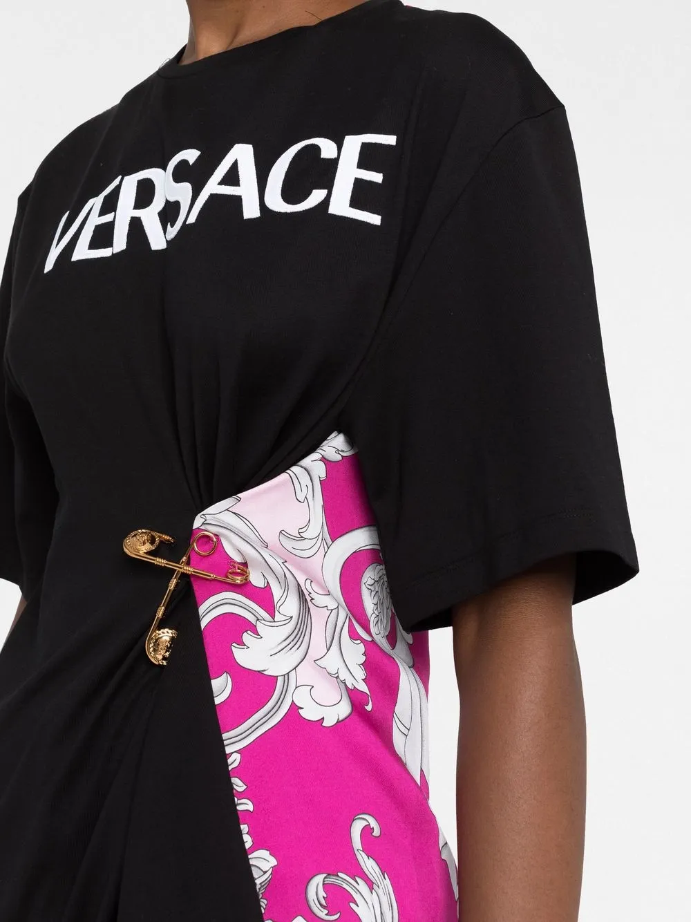 Футболка с принтом safety pin baroque VERSACE, черный — фото 3