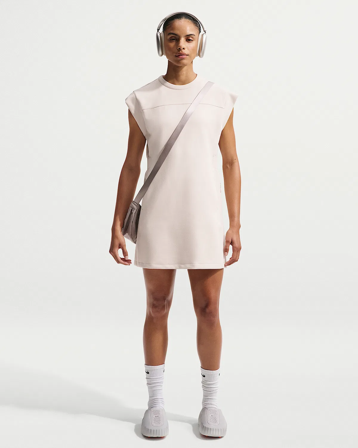 Женское платье Dri-FIT Nike 24.7 ImpossiblySoft, Light Orewood Brown/Sail/Light Iron Ore