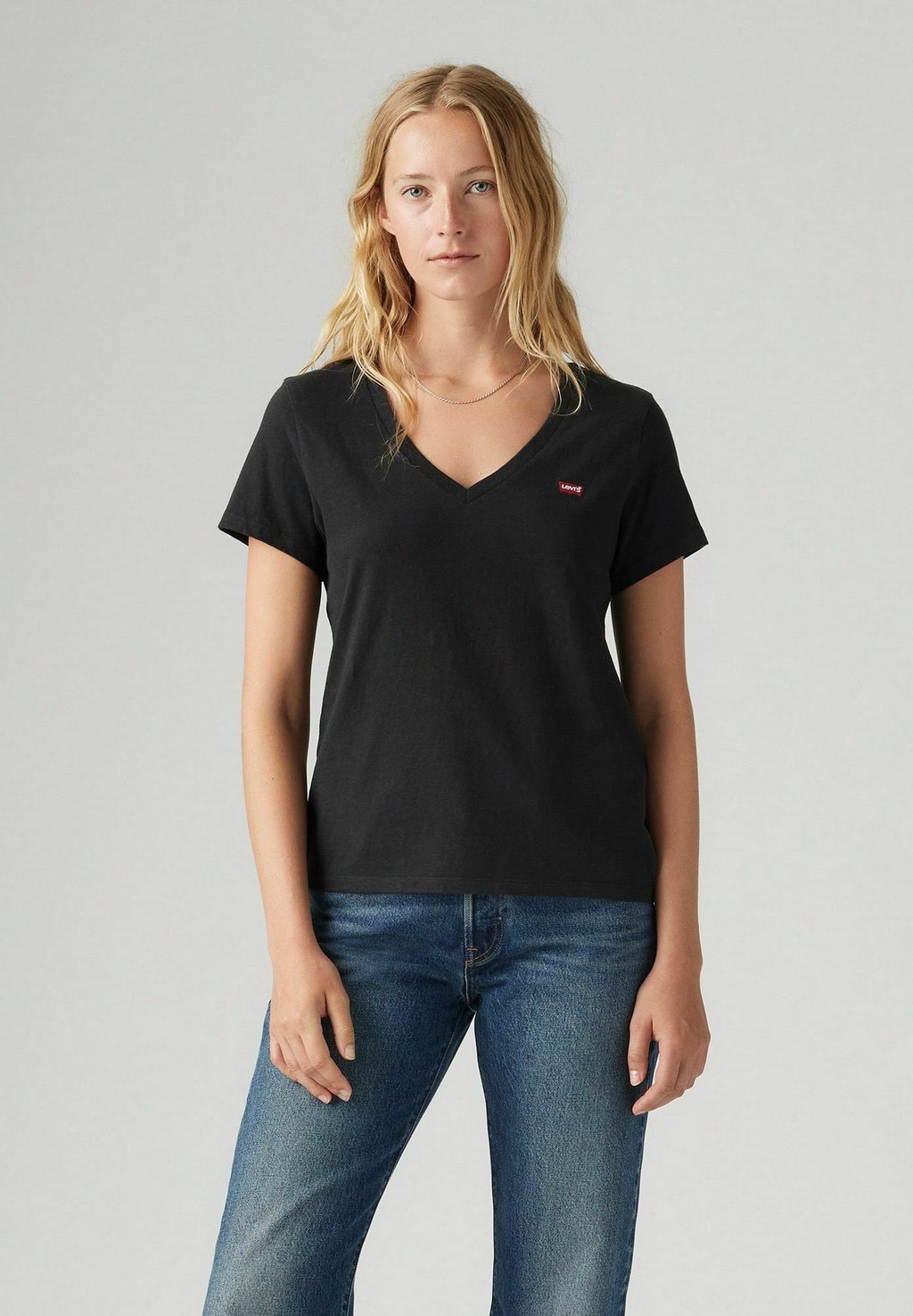 

Базовая футболка PERFECT SLUB VNECK BRIGHT SLUB. Levi's, цвет Bright White-0000