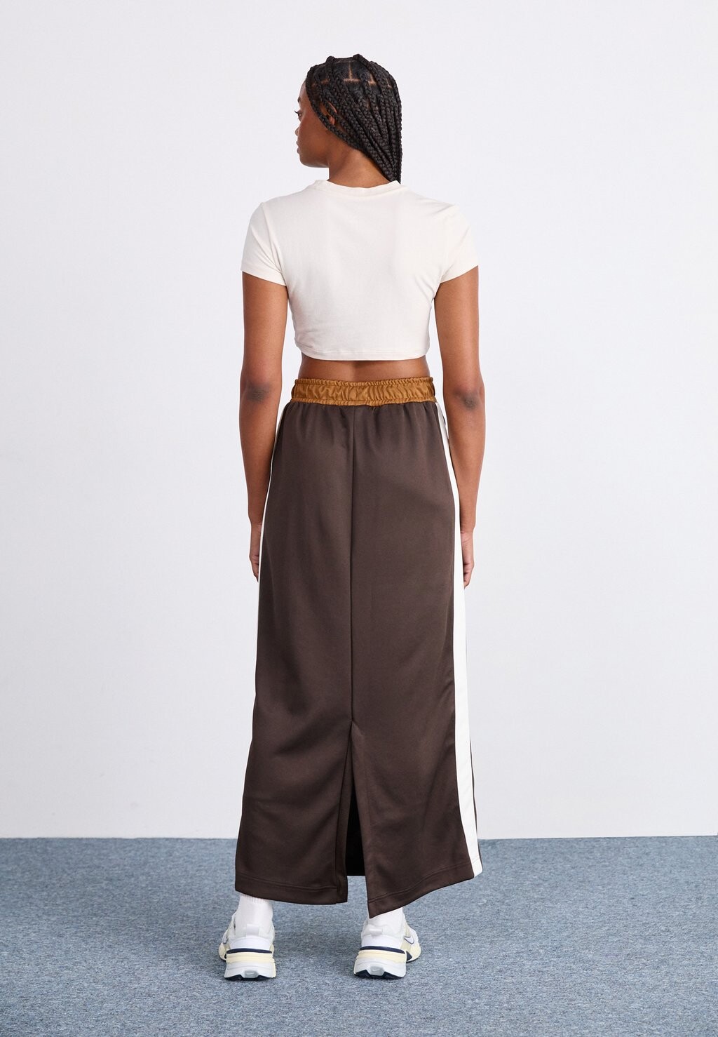 

Длинная юбка SKIRT Nike, коричневый