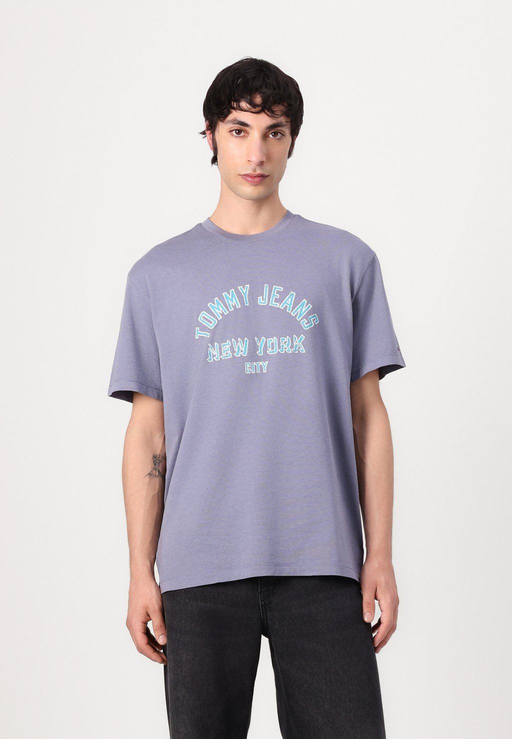 

Футболка с принтом TEE Tommy Jeans, темно-синий