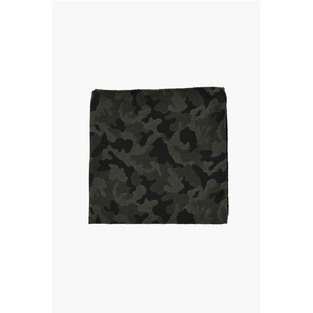 

КОЛЛЕКЦИЯ CC Платок-нагрудник из шелка и хлопка с камуфляжным мотивом Corneliani, зеленый