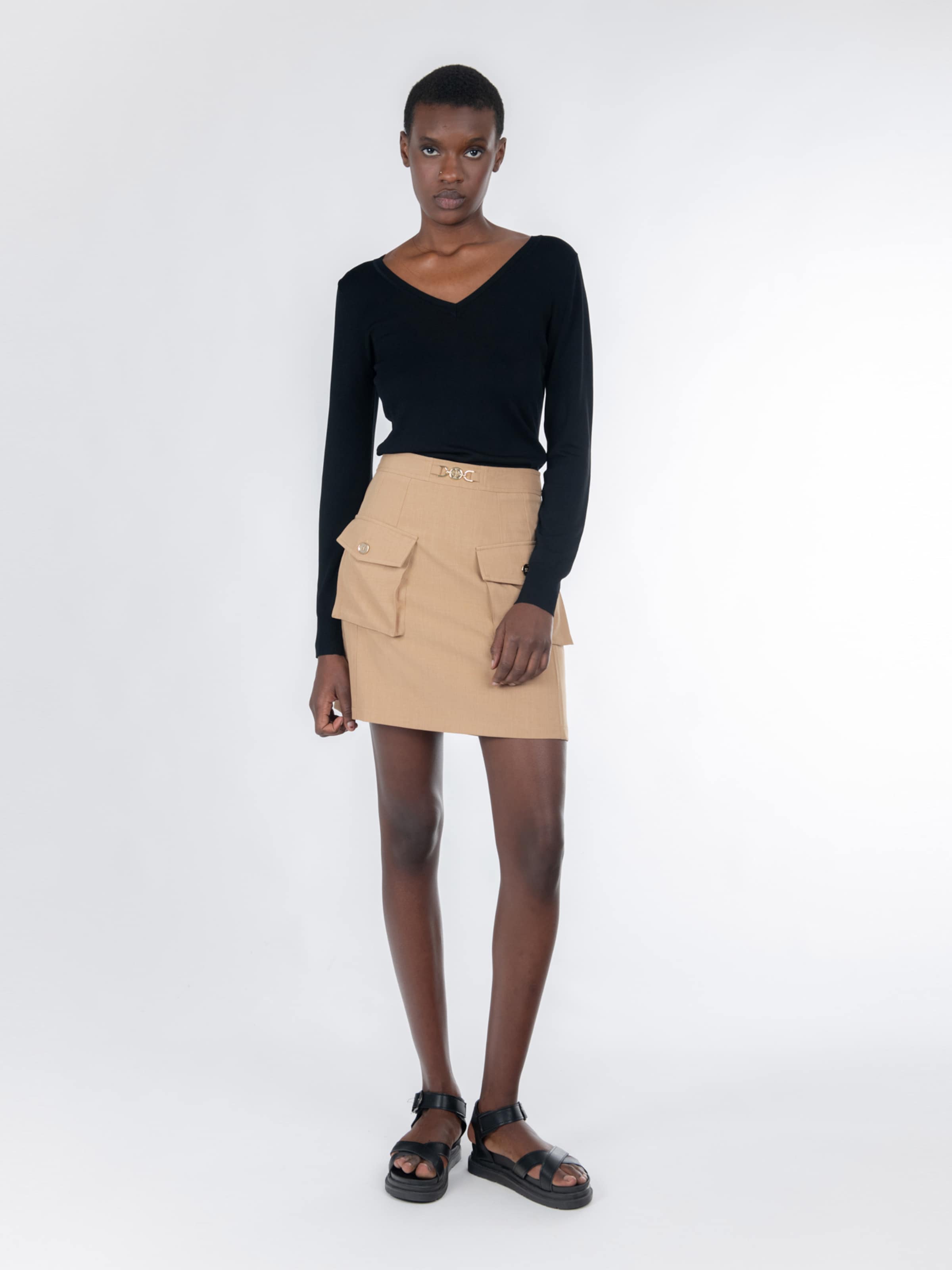 

Influencer Свитер в черном цвете