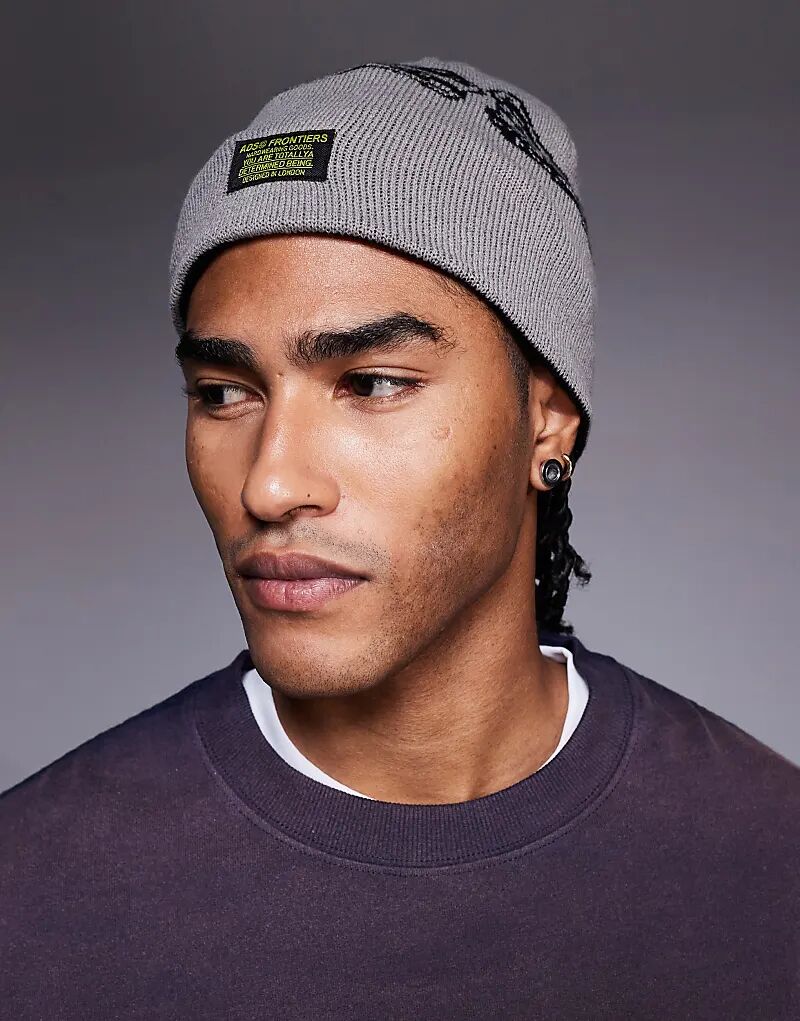 

Вязаная двусторонняя шапка-бини с рисунком скелета ASOS DESIGN серого и черного цветов