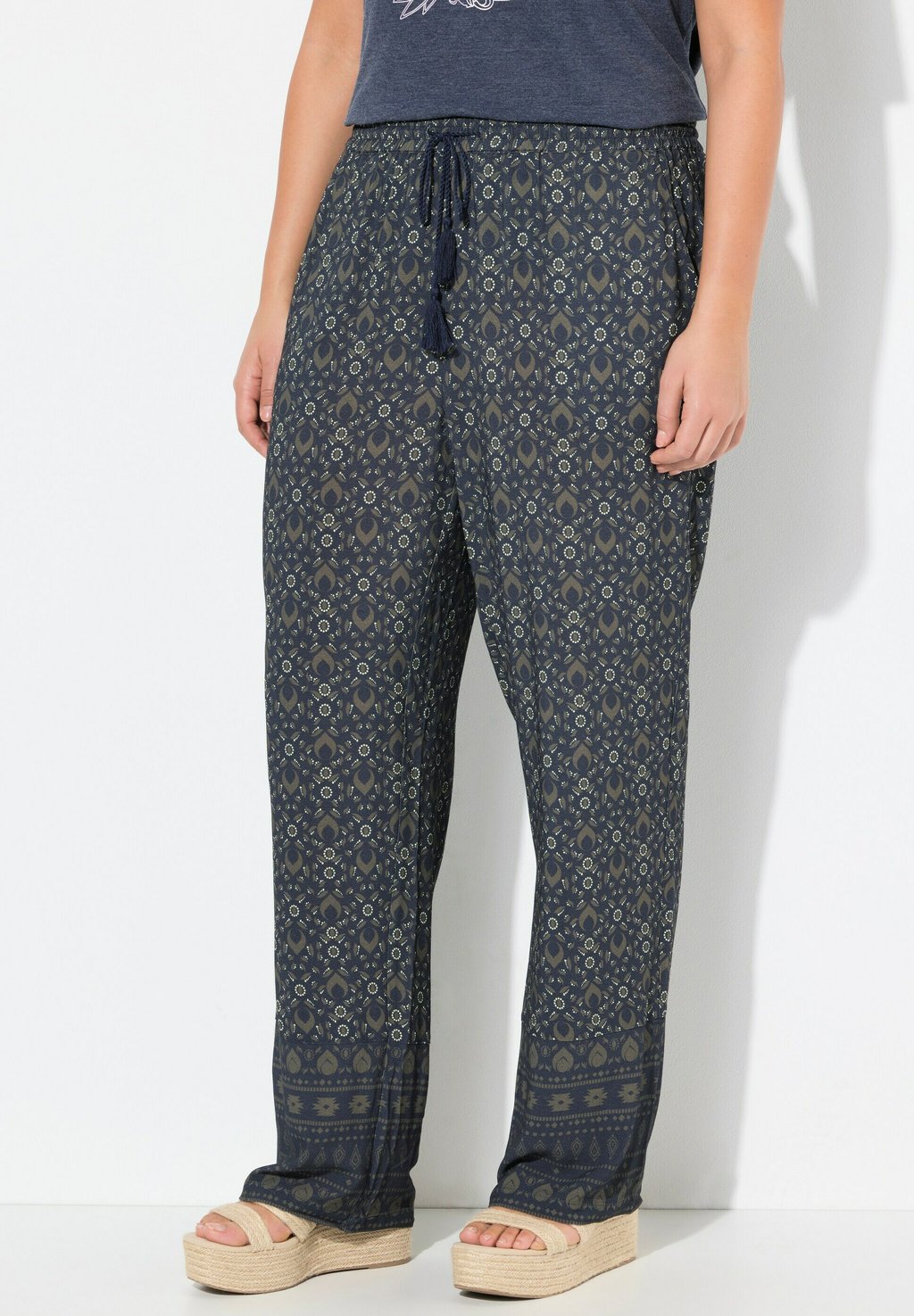 

Брюки GEOMETRIC PRINT ELASTIC WAIST Ulla Popken, темно-синий