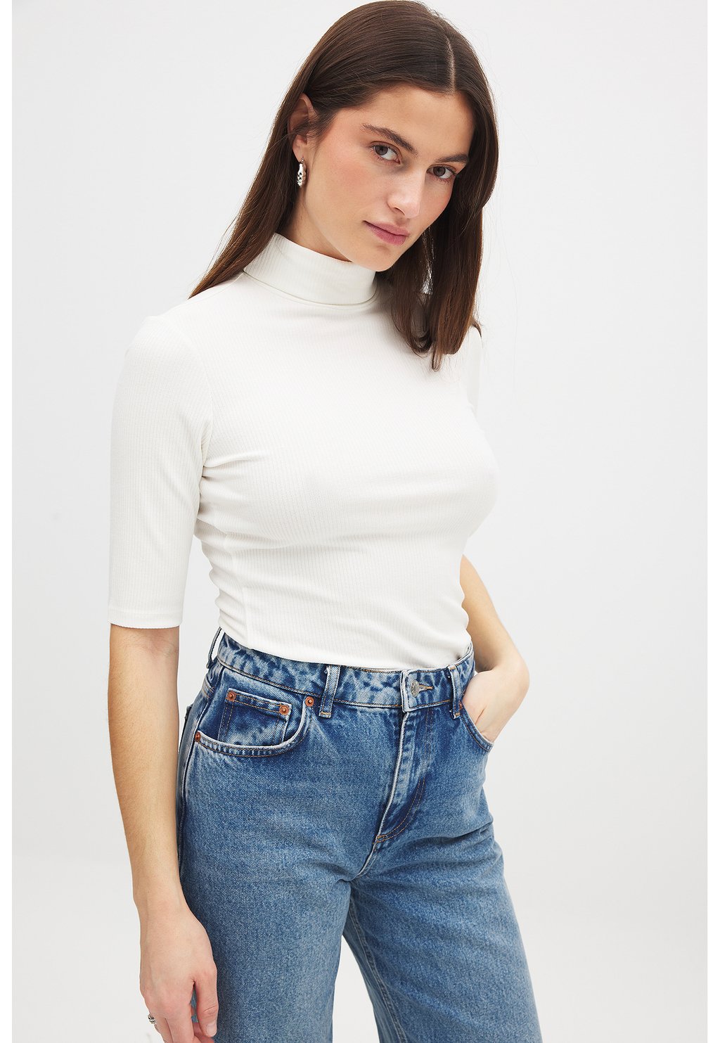 

Базовая футболка SHORT SLEEVE COLLAR NA-KD, белый