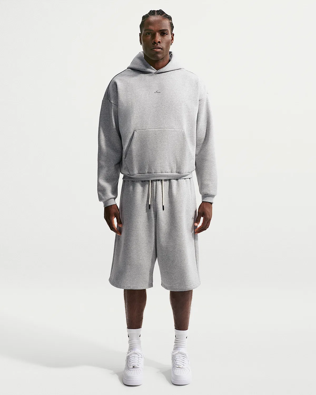 Мужская флисовая баскетбольная худи-пуловер Nike Standard Issue Therma-FIT, Dark Grey Heather/Black — фото 4