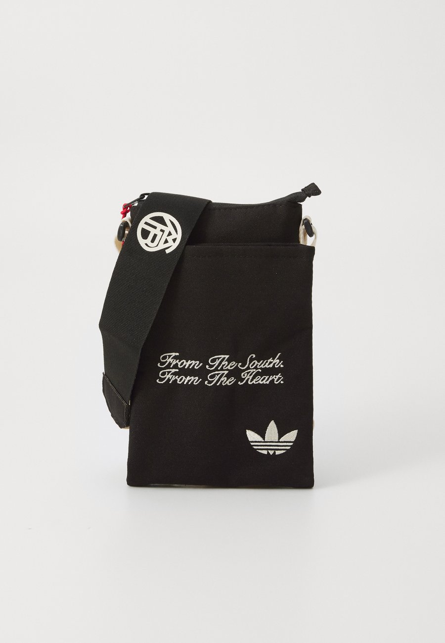 

Сумка кросс-боди Adidas Performance FC BAYERN MUNICH 3RD SMALL BAG, Black/Halo Ivory/Black