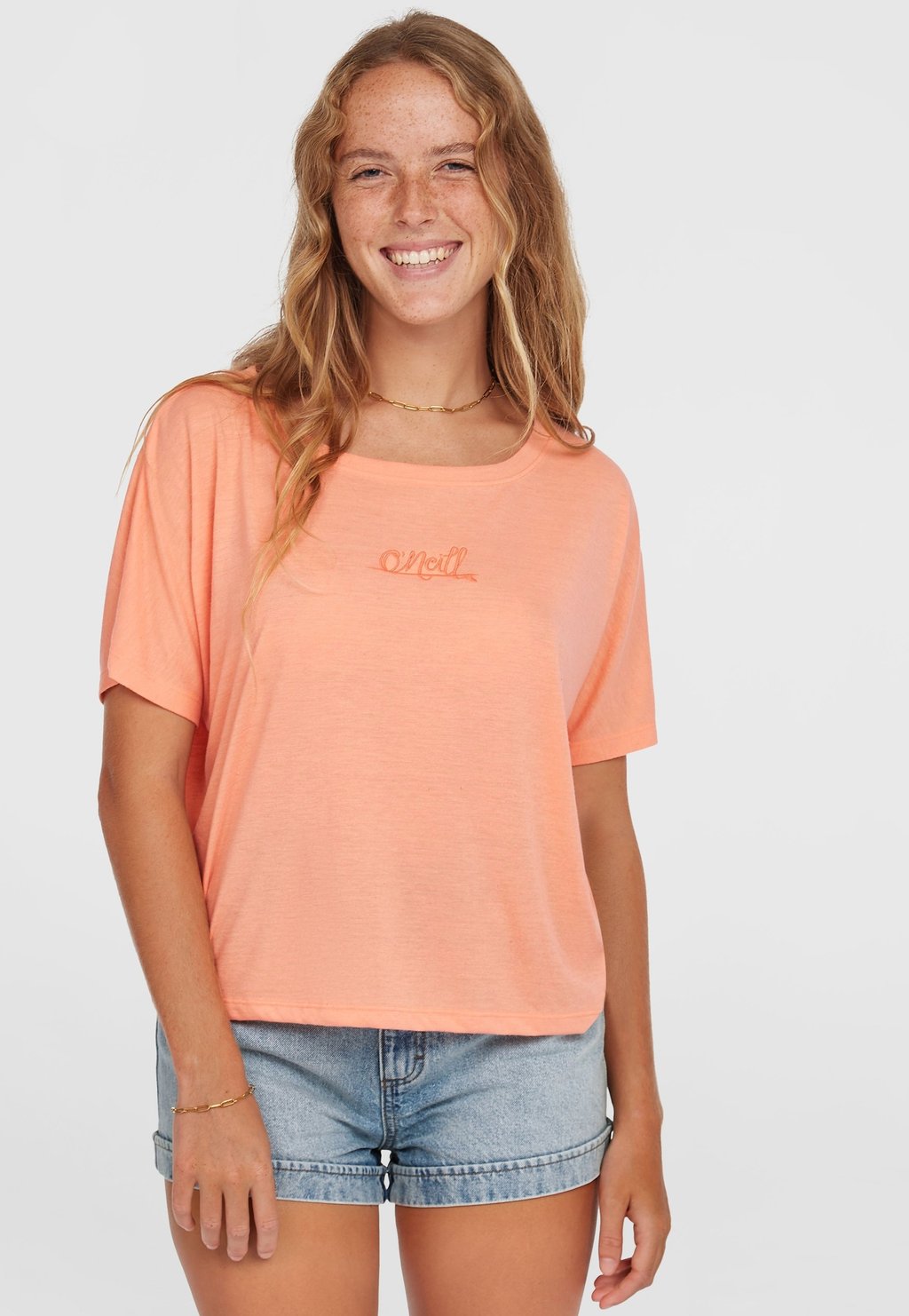 

Базовая футболка ESSENTIALS SCRIPT DRAPE O'Neill, коралловый