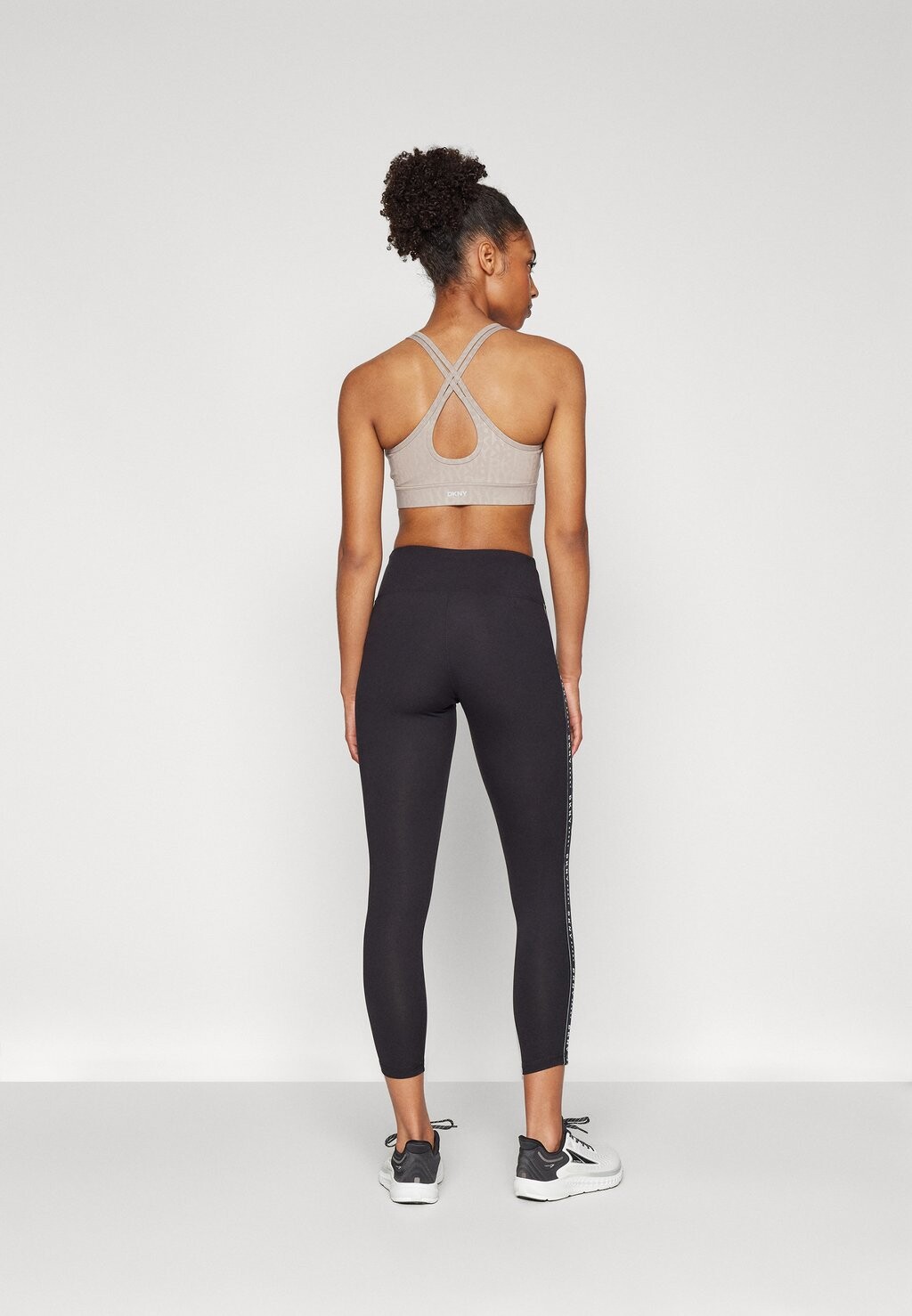 

Тайтсы BALANCE COMPRESSION HIGH WAIST 7/8 LOGO TAPING DKNY, черный