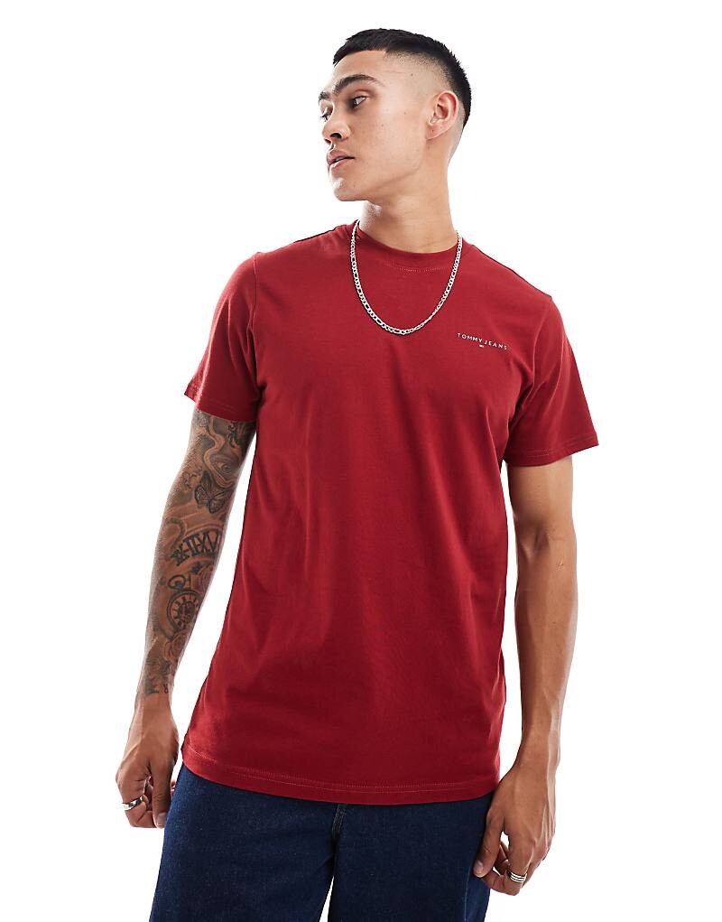 

Tommy Jeans – бордовая футболка с небольшим логотипом