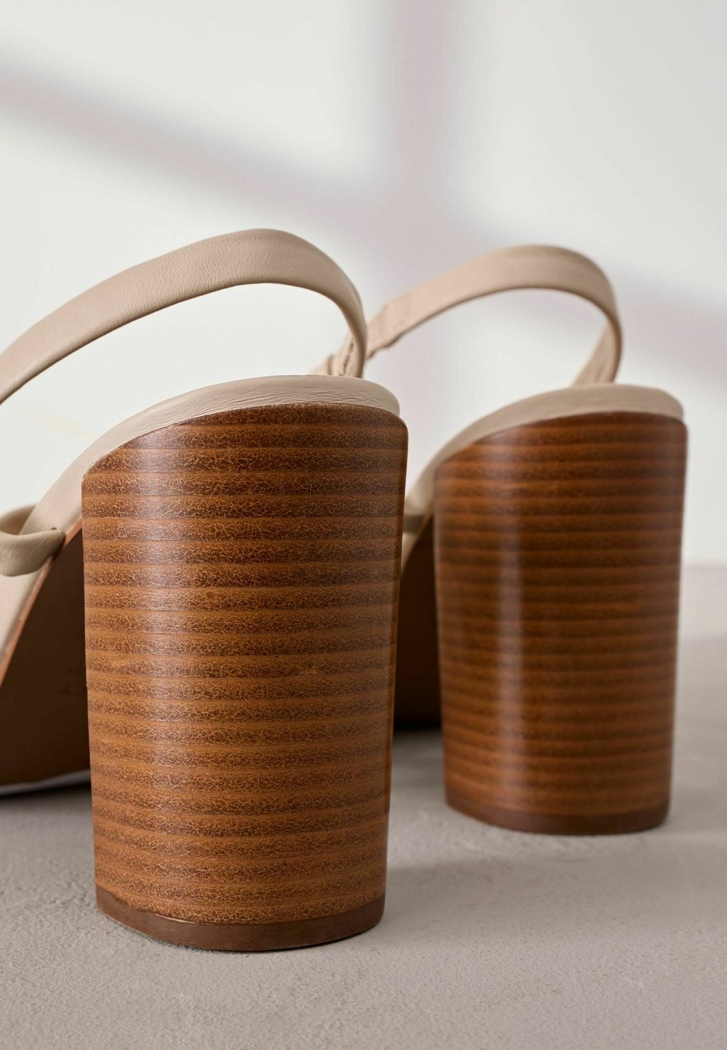 Сандалии REGULAR FIT SIGNATURE PREMIUM CAGE BLOCK HEEL - High heeled sandals Next, бежевый — фото 3