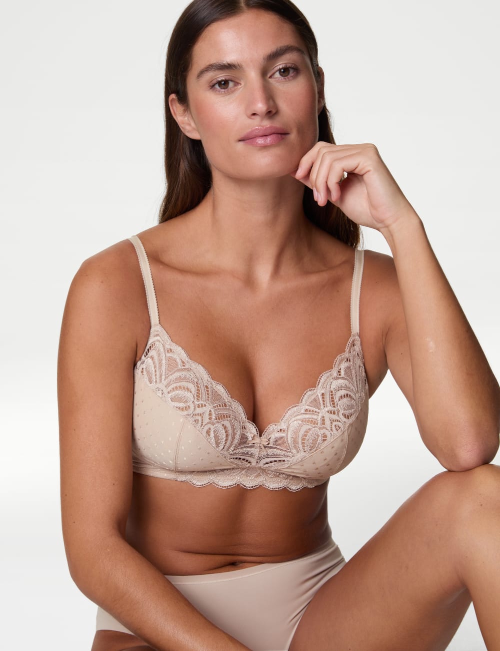 

Бюстгальтер Amelia Lace без косточек с полной чашкой Marks & Spencer, цвет Opaline