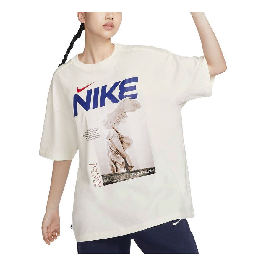 

Футболка (WMNS) Nike Sportswear Graphic Oversized T-shirt Asia Sizing 'Sail', бежевый