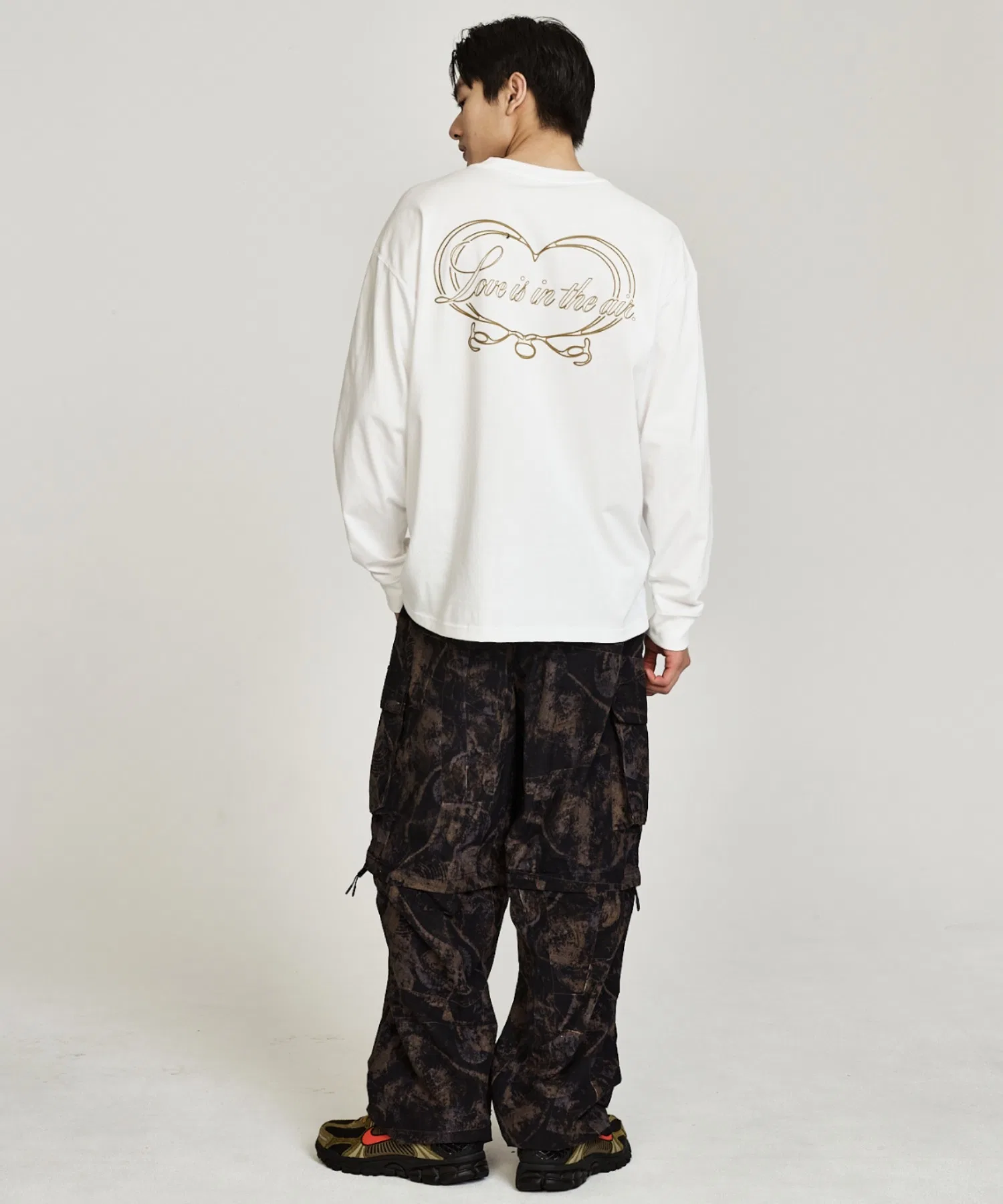 Унисекс футболка с длинным рукавом Nike Sportswear IO9761-100 белая — фото 4