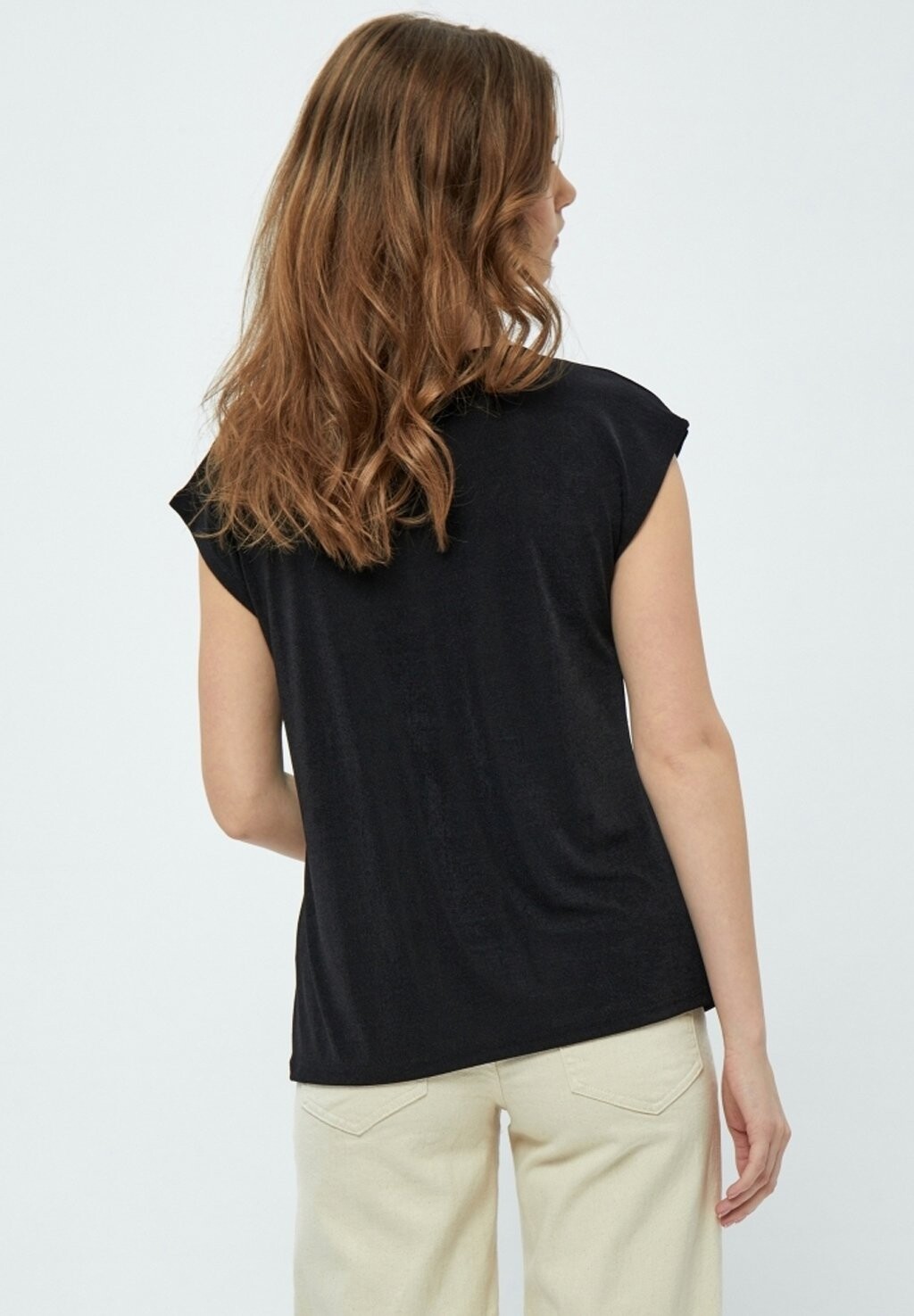 

Базовая футболка DEBOB SHORTSLEEVE SHIMMER T-SHIRT. Desires, черный