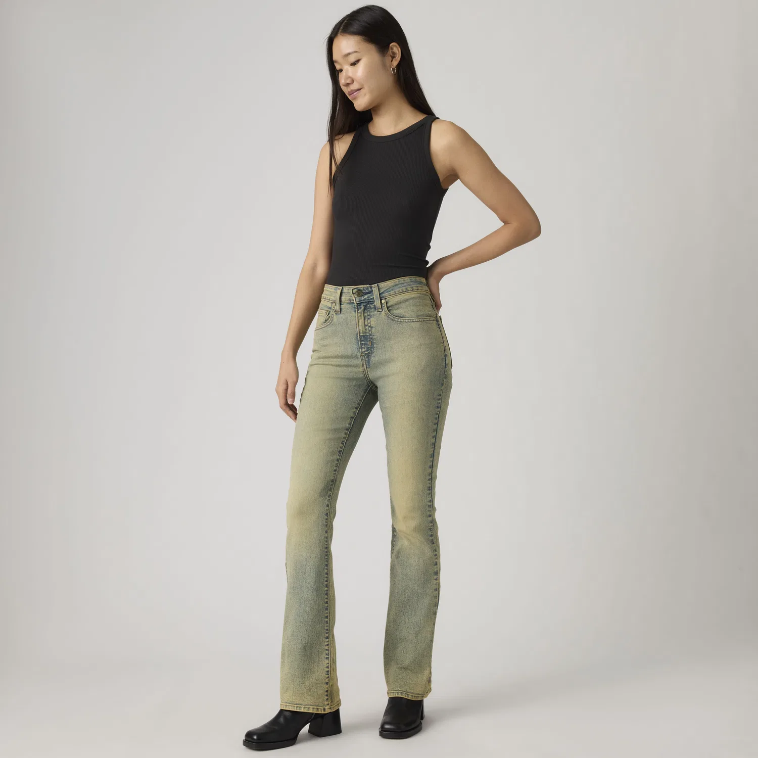 Женские джинсы 725 с высокой посадкой и расклешенными штанинами Levi's, Medium Wash