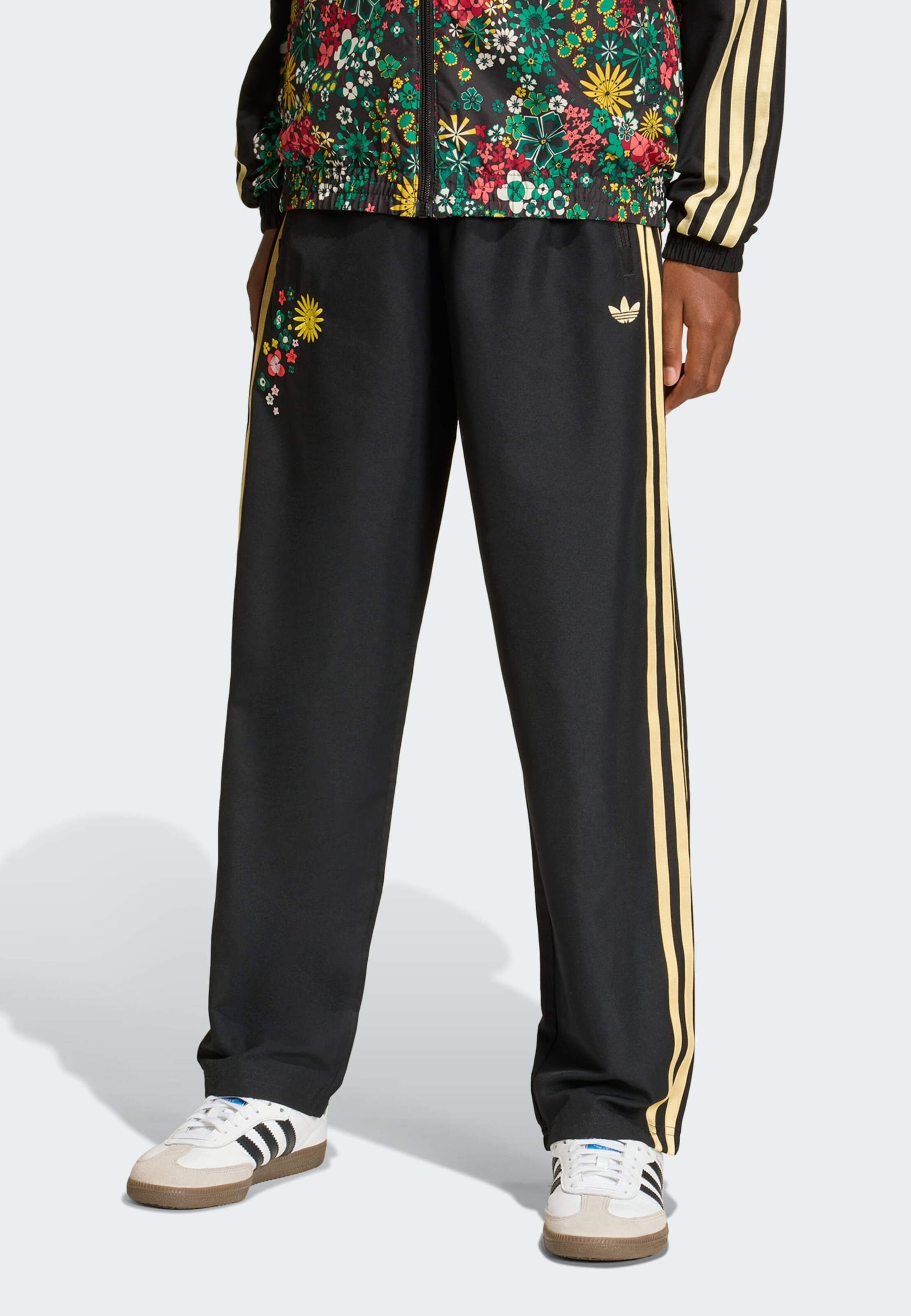 Широкие брюки 'Adidas Originals x Liberty London' в черном цвете — фото 2