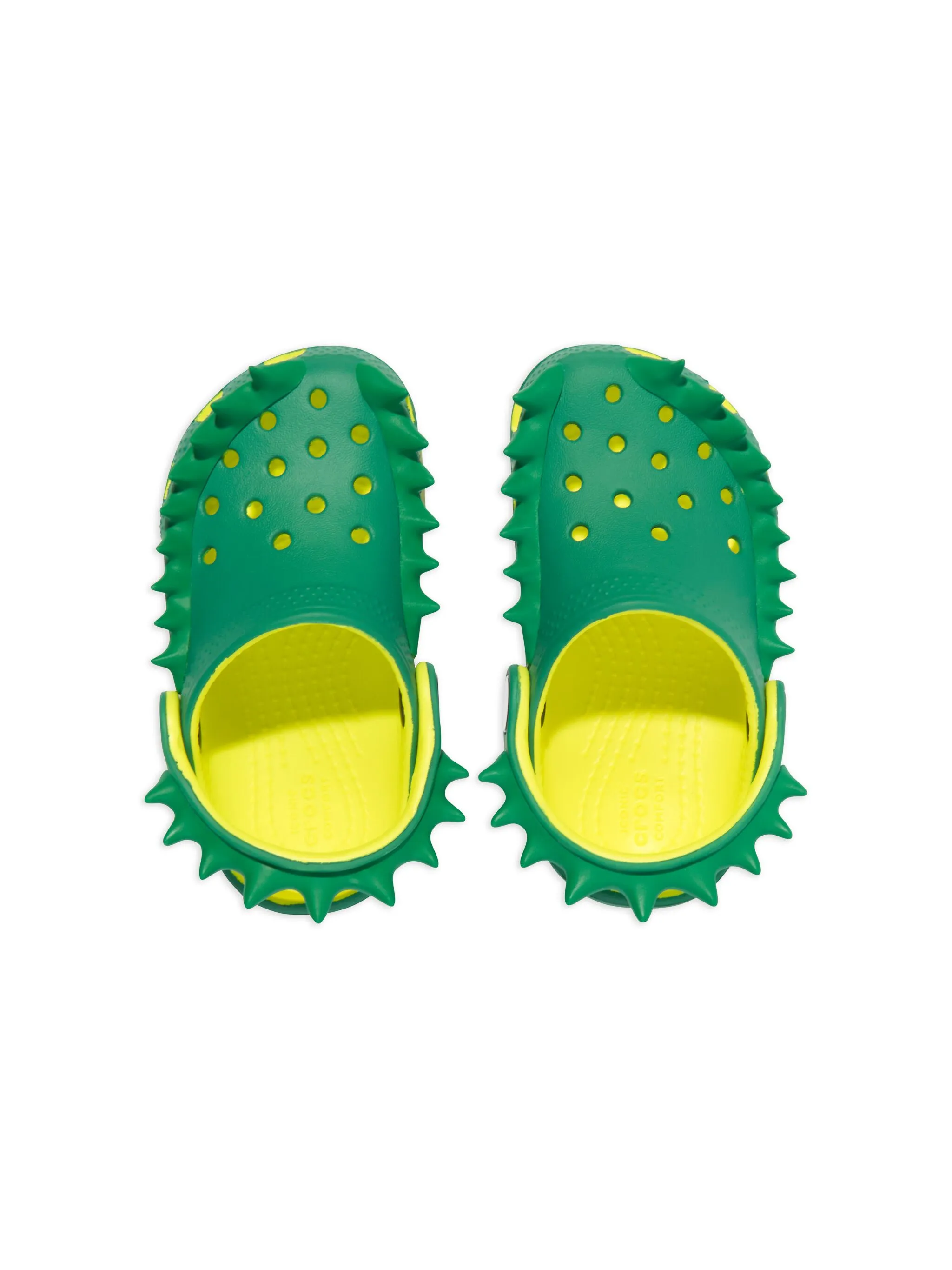 Сандалии с тиснением под кожу крокодила и шипами Crocs Kids, зеленый — фото 3