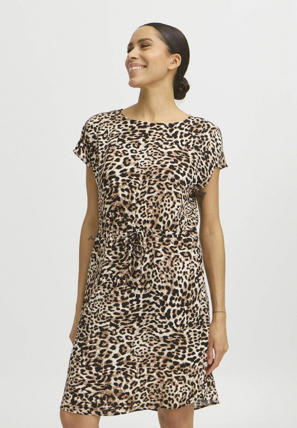 

Повседневное платье BYMmjoella b.young by Zalando, цвет Birch Leopard