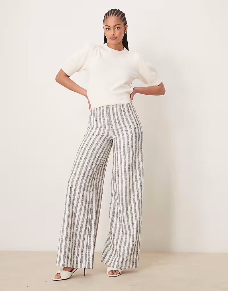 

ASOS DESIGN Высокие брюки-букле в синюю полоску