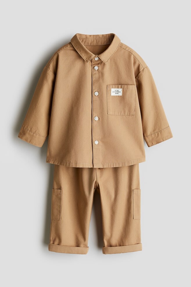 

Комплект из двух предметов: рубашка и брюки H&M, бежевый