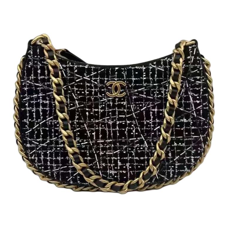 

CHANEL Твидовая сумка хобо