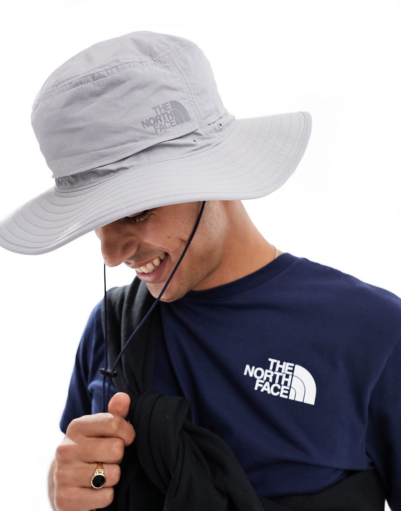 

Серая шляпа The North Face Horizon Breeze