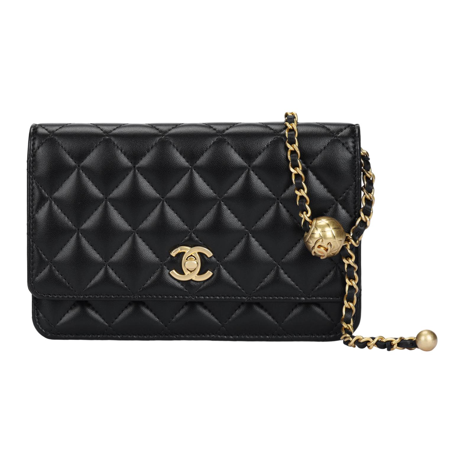 

Классический кошелёк на цепочке из ягненка черный CHANEL