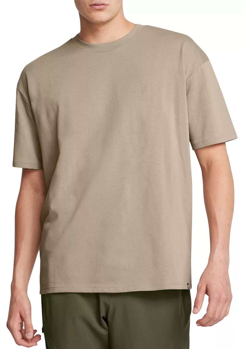 

Мужская футболка оверсайз-тяжеловес Under Armour, цвет Timberwolf Taupe/White