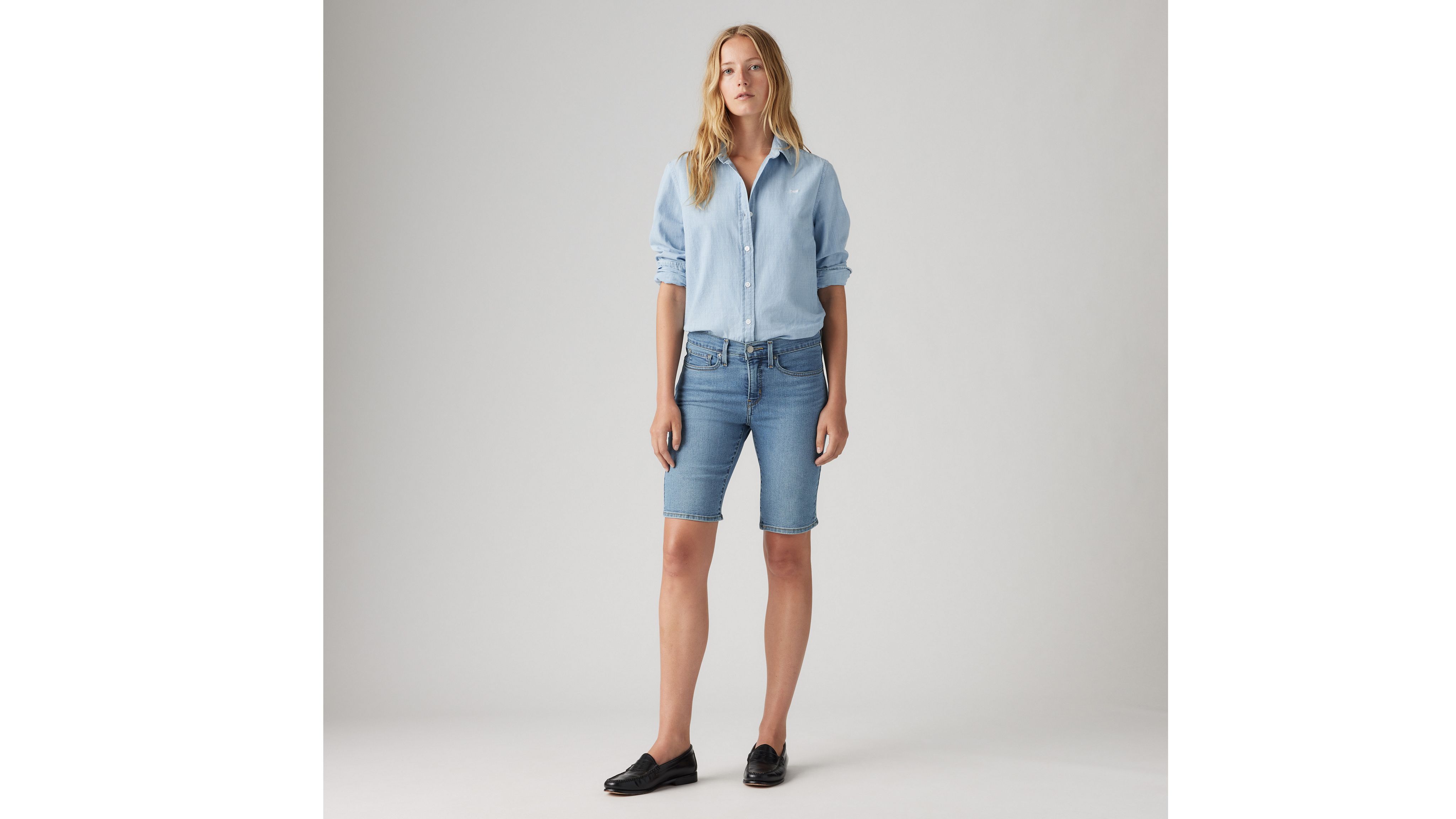 Формирующие женские шорты-бермуды Levi's, цвет Camp Denim Short - Medium Wash — фото 2