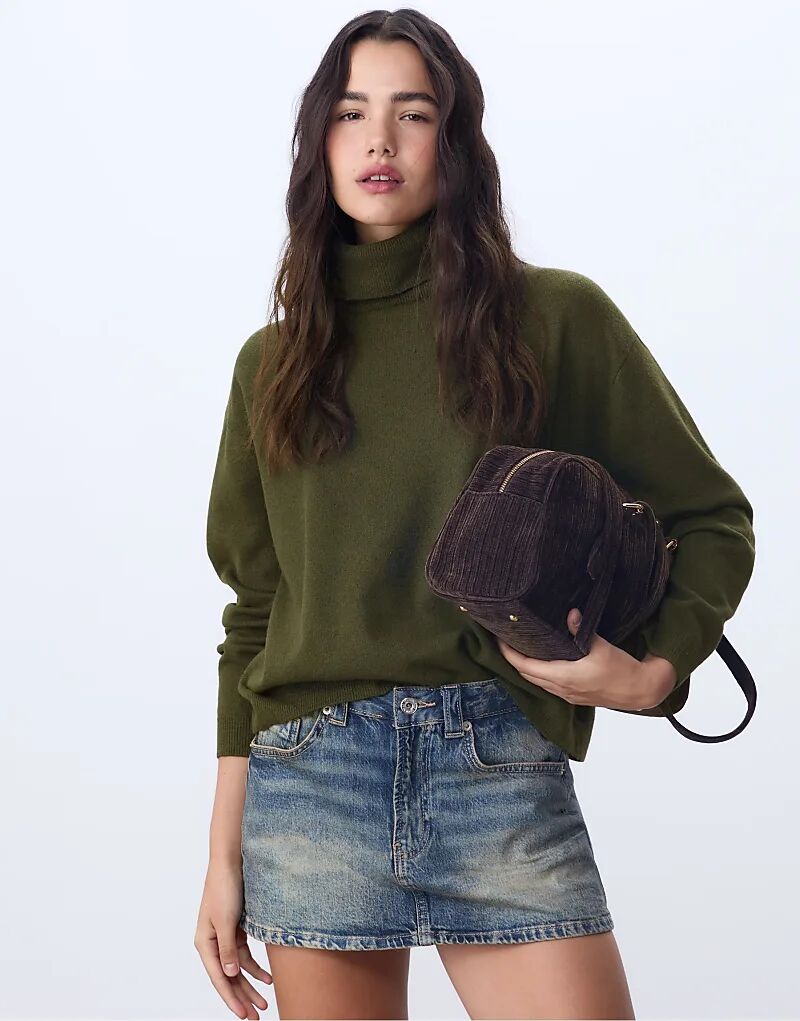 

Базовый свитер Stradivarius с высоким воротом зеленого цвета