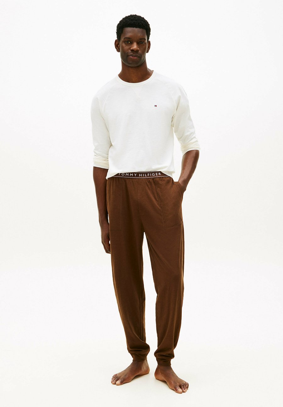 

Пижамный комплект Tommy Hilfiger ESSENTIAL TEXTURED LONG SLEEVE SET, Legacy Brown/Brown