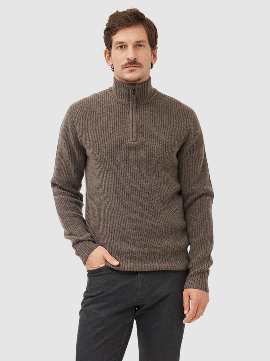 

Вязаный джемпер Robbies Road из овечьей шерсти Rodd & Gunn, грецкий орех