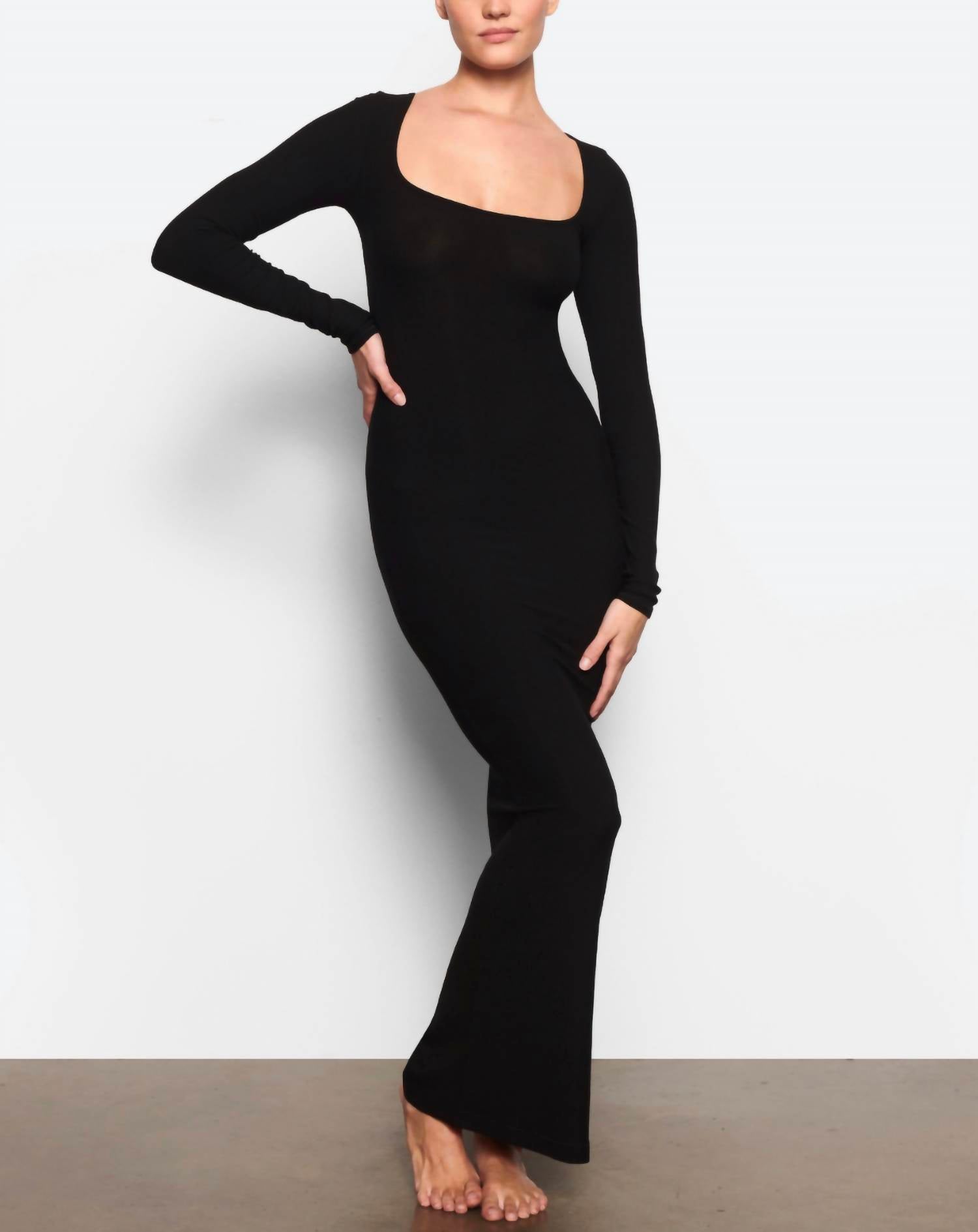 

Платье с длинными рукавами Scoop Rib In Onyx SKIMS