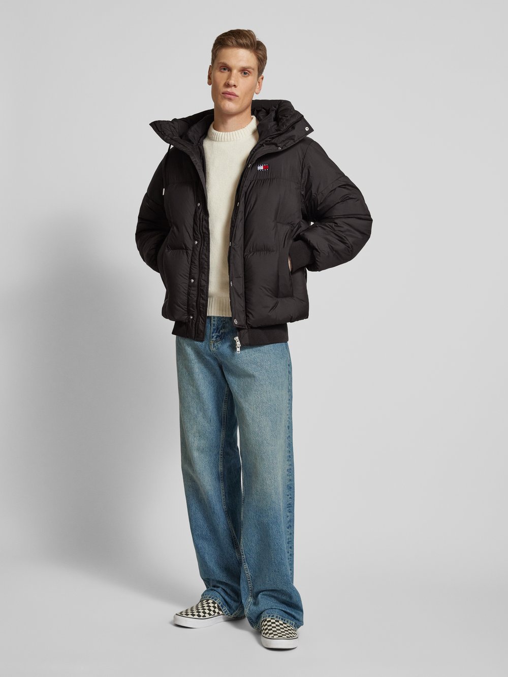 

Стеганая куртка с пришитыми этикетками и капюшоном Tommy Jeans, черный