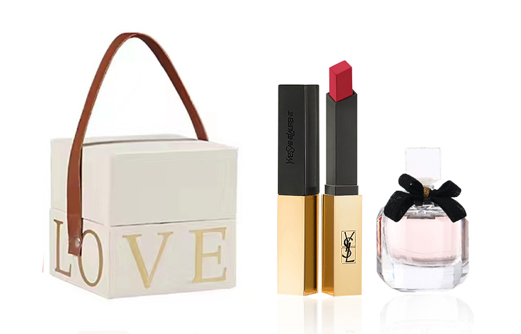 

SAINT LAURENT Набор помад Little Gold Bar Love Limited Edition легко растушевывается и держится долго