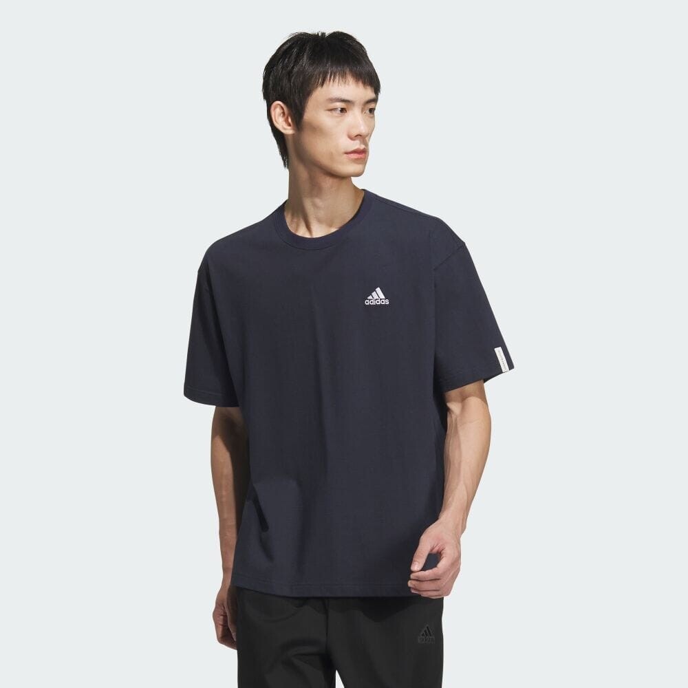 

Футболка Adidas Essentials Plus Loose Fit Small Logo Short Sleeve T-Shirt, цвет Legendary Ink